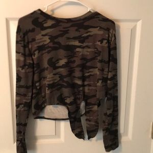 Cropped Camouflage long sleeve tee